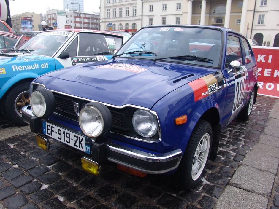 Rajd Monte-Carlo Historique 2011: wystartowali z Warszawy, pokonają 4100 km