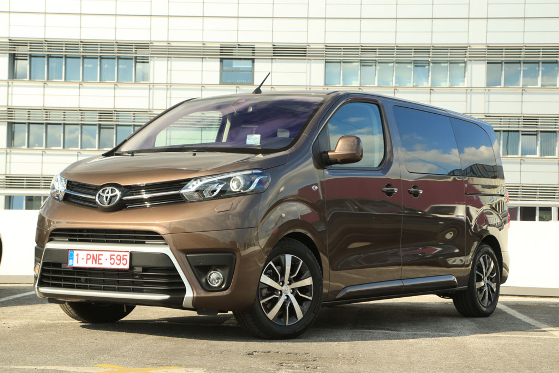 Toyota ProAce Verso Medium - pogromca Volkswagena T6?