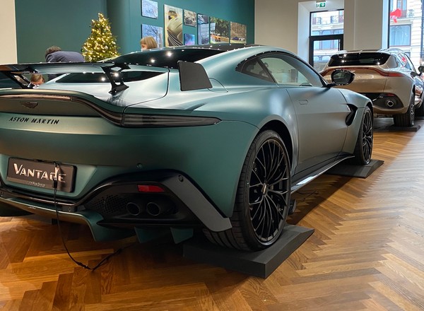 Aston Martin wrócił do Polski – odwiedziliśmy nowy showroom marki