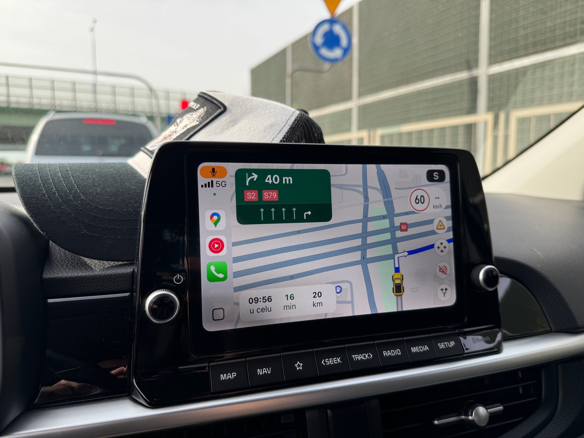 Google Maps w Apple CarPlay