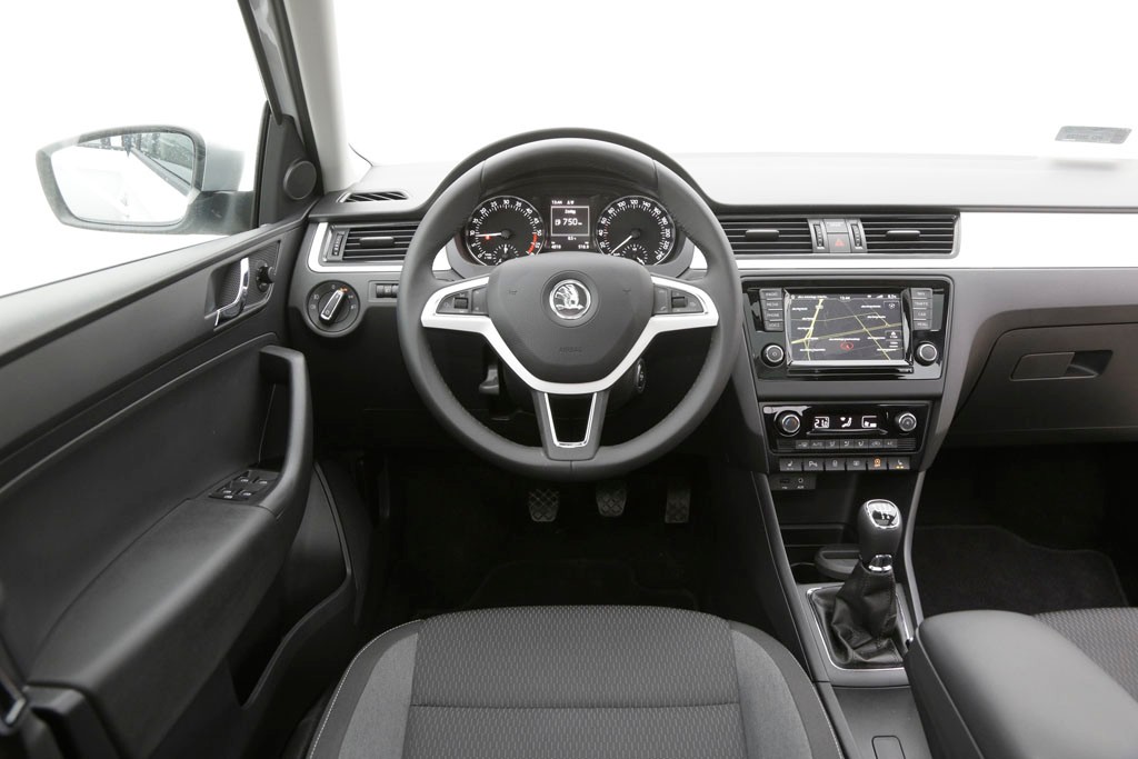 Fiat Tipo kontra Skoda Rapid - co oferują topowe wersje?