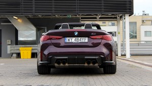 BMW M4 Competition M xDrive Cabrio dostarcza emocji bez filtra. To nie jest bulwarowy kabriolet