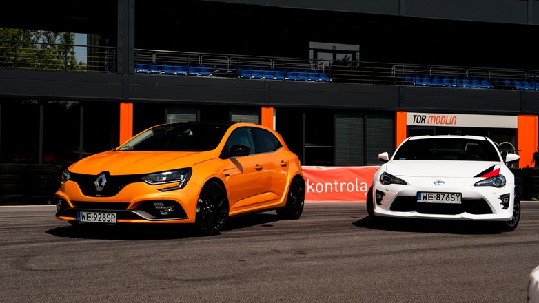 Toyota GT86 vs Renault Megane RS