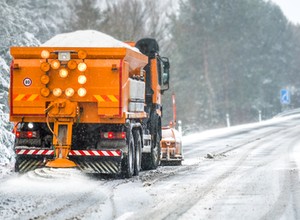 Czy zimą nie będzie czym posypywać jezdni? Drogowcy szukają soli
