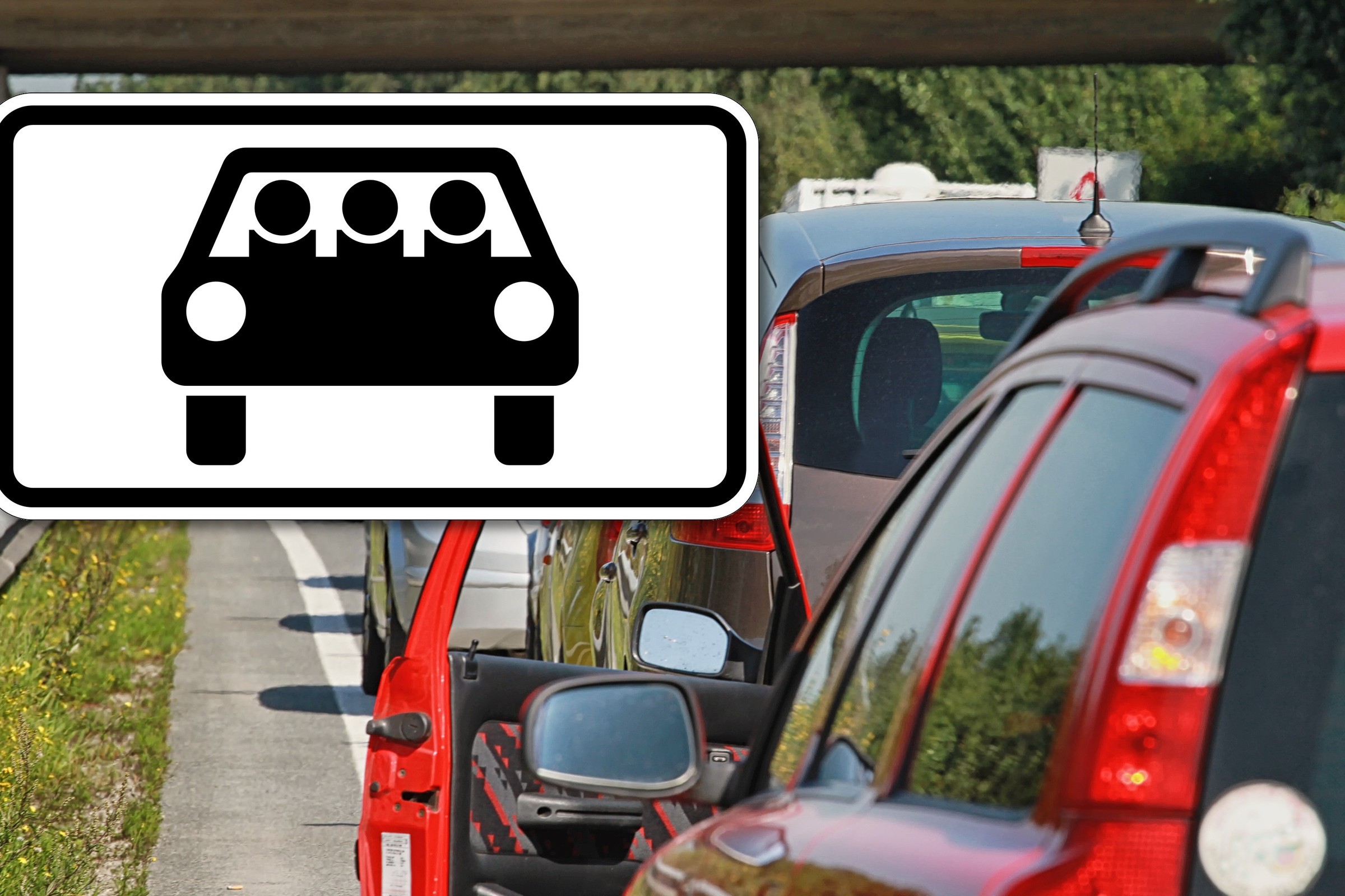 Nowy znak drogowy w Niemczech. Co oznacza symbol trzech osób w samochodzie?
