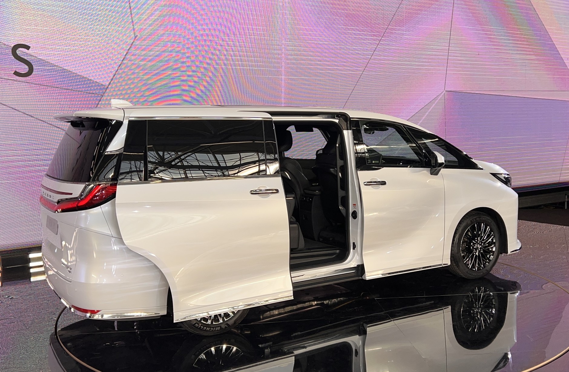 Lexus LM (druga generacja; od 2023 r.)