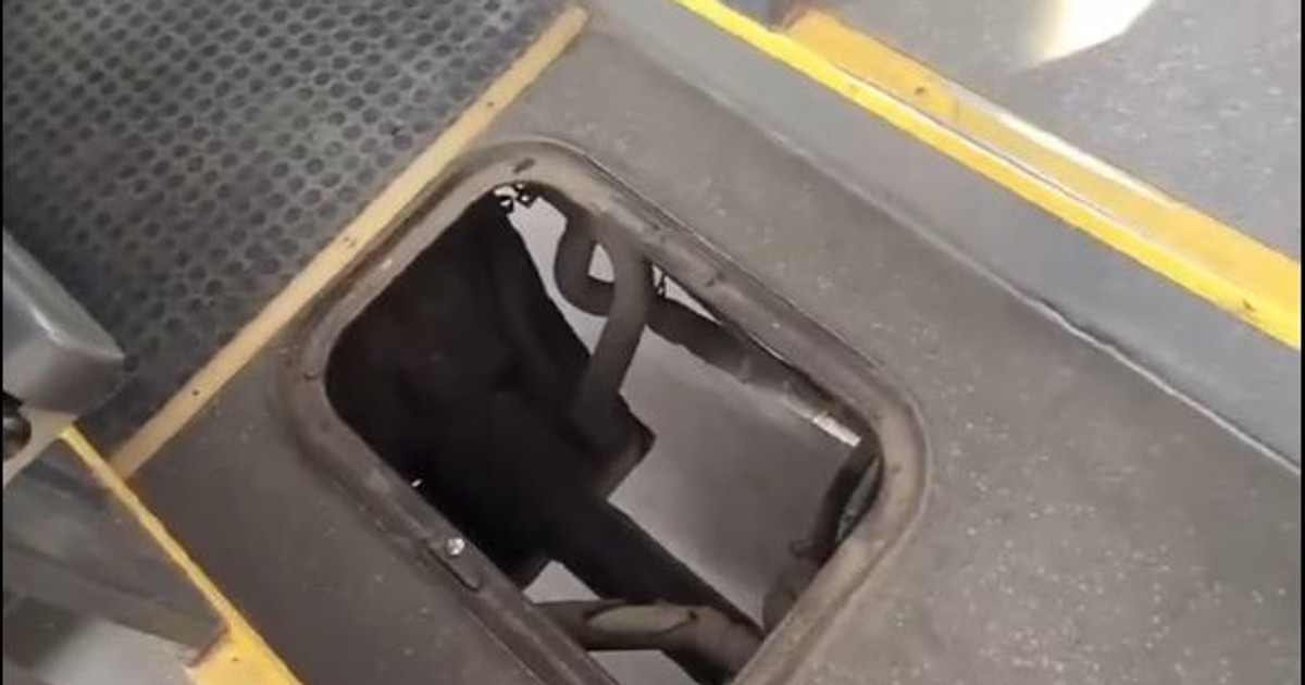 Policjanci szybko ustalili, kto kierował autobusem z dziurą w podłodze