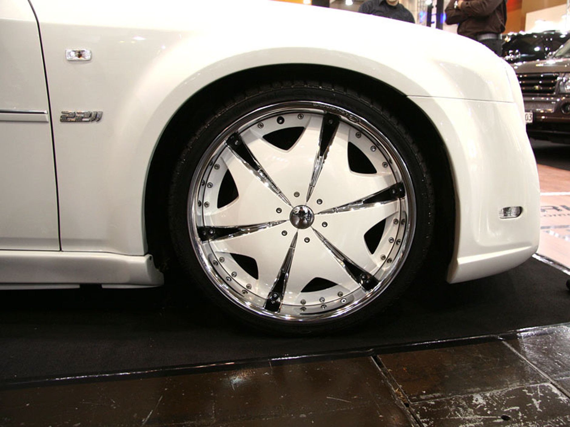 Essen Motor Show 2007 - Latające maszyny i piękne modelki (fotogaleria 2)