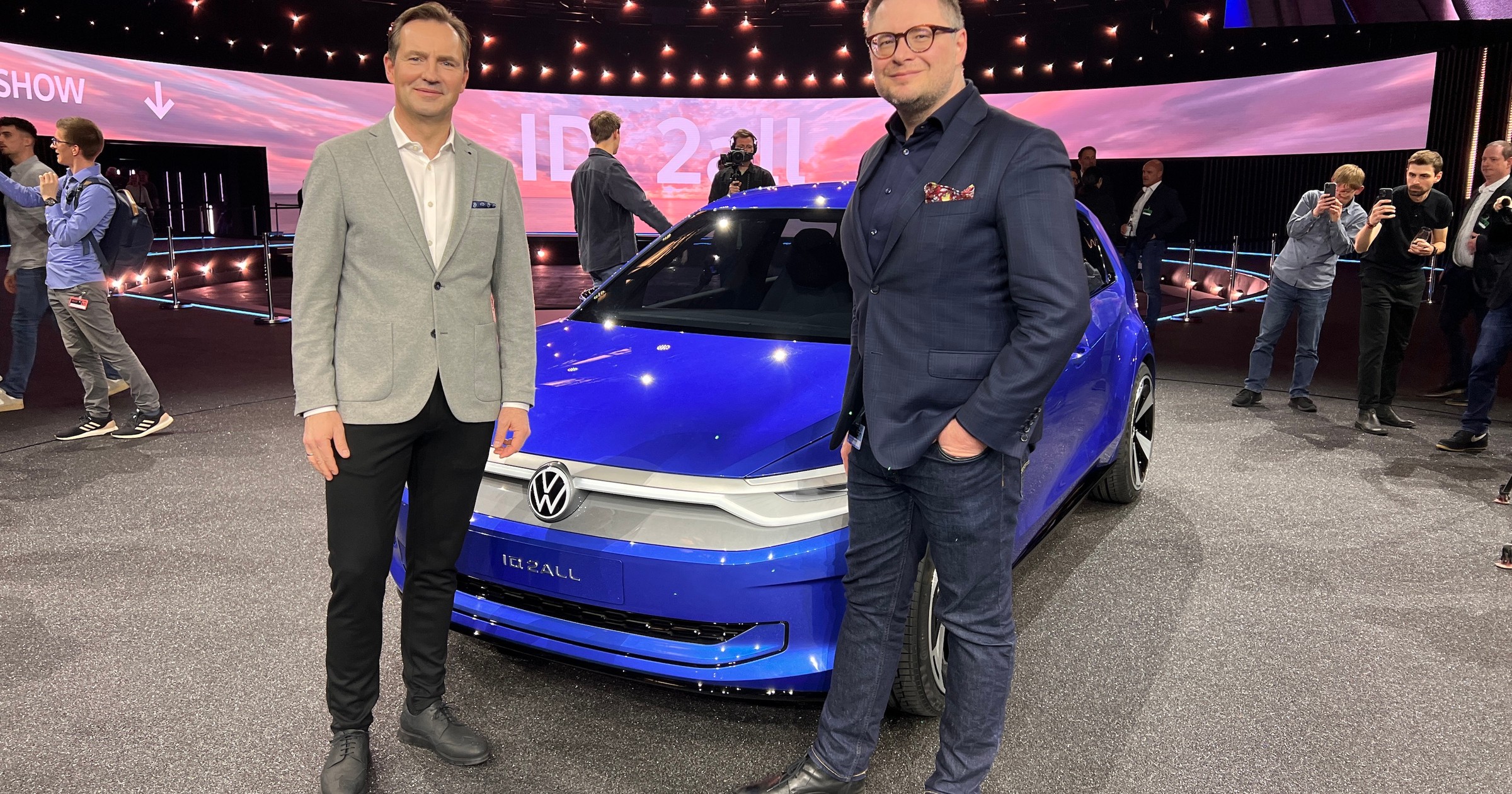 Premiera Volkswagena ID. 2all. Po lewej Thomas Schaefer, szef marki 