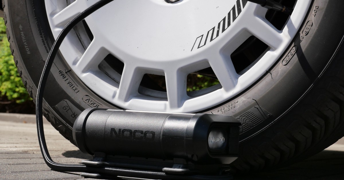 Noco AX65 – kompresor, powerbank rozruchowy i lampa w jednym