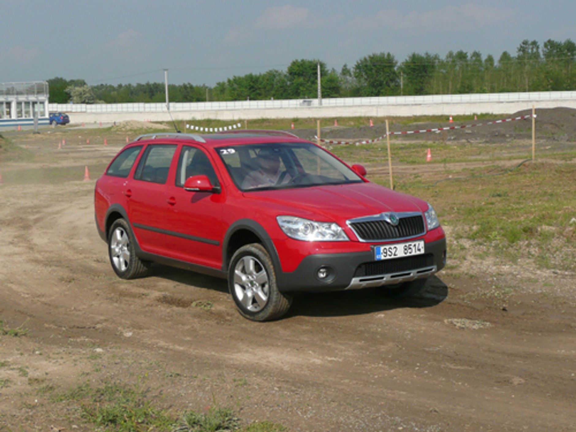 Skoda Octavia Scout 2.0 TDI - Kombiakiem w teren