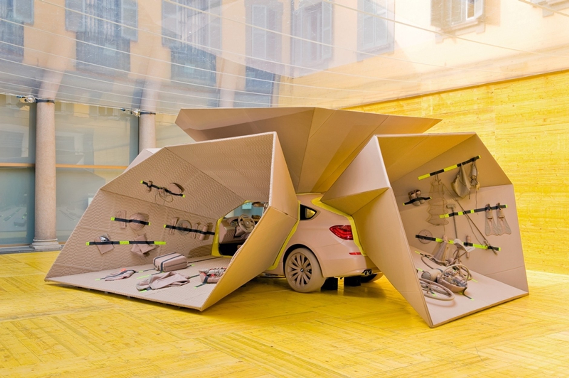 Który samochód ma tak obezwładniająco niesamowite wnętrze?