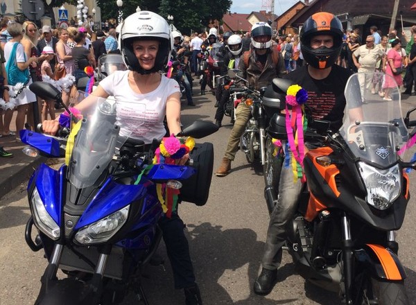 Polskie Zachwyty Motocyklowe na kurpiowskim weselisku w Kadzidle
