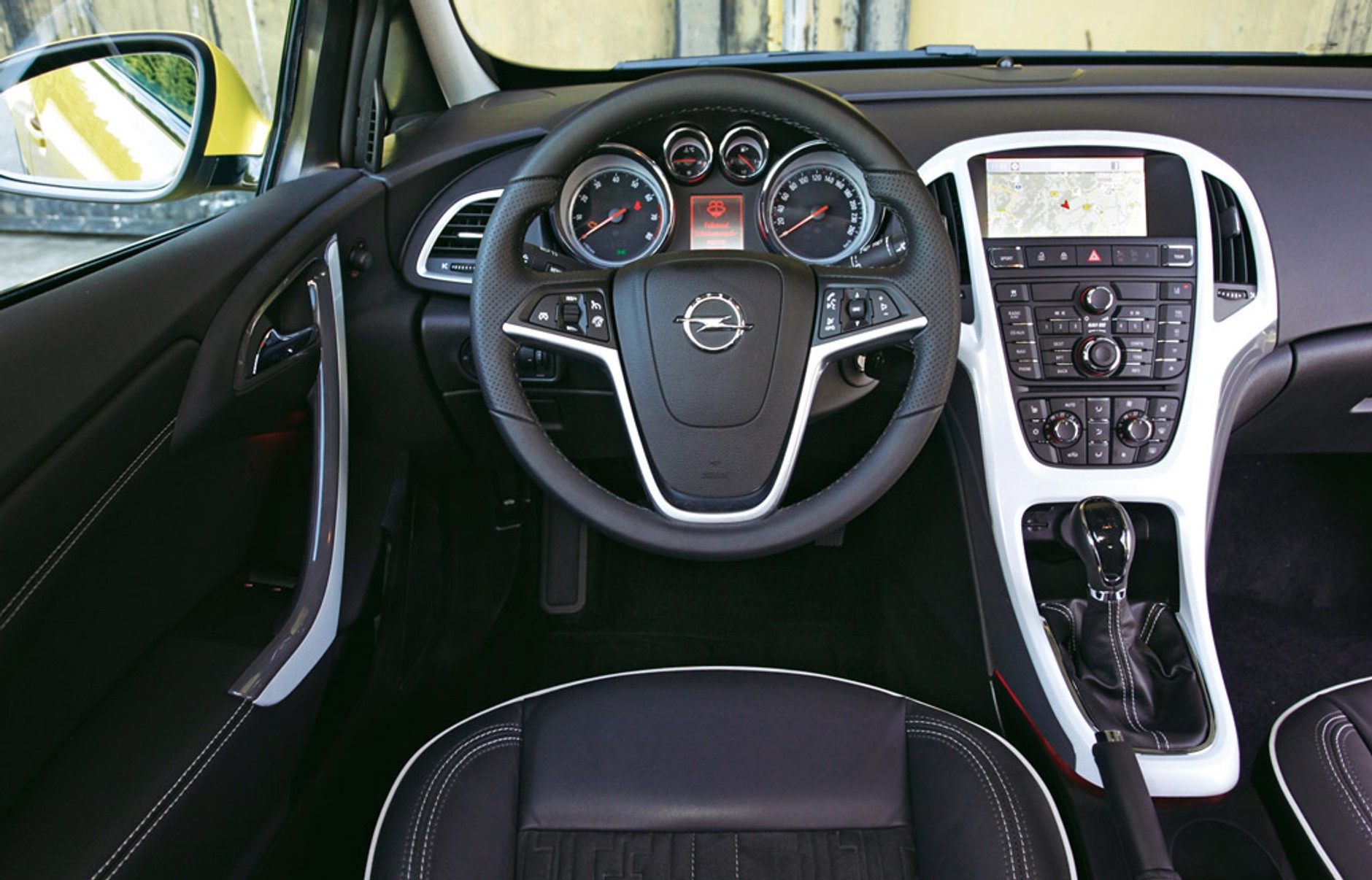 Klasowe starcie: Opel Astra GTC kontra Volkswagen Sciroco