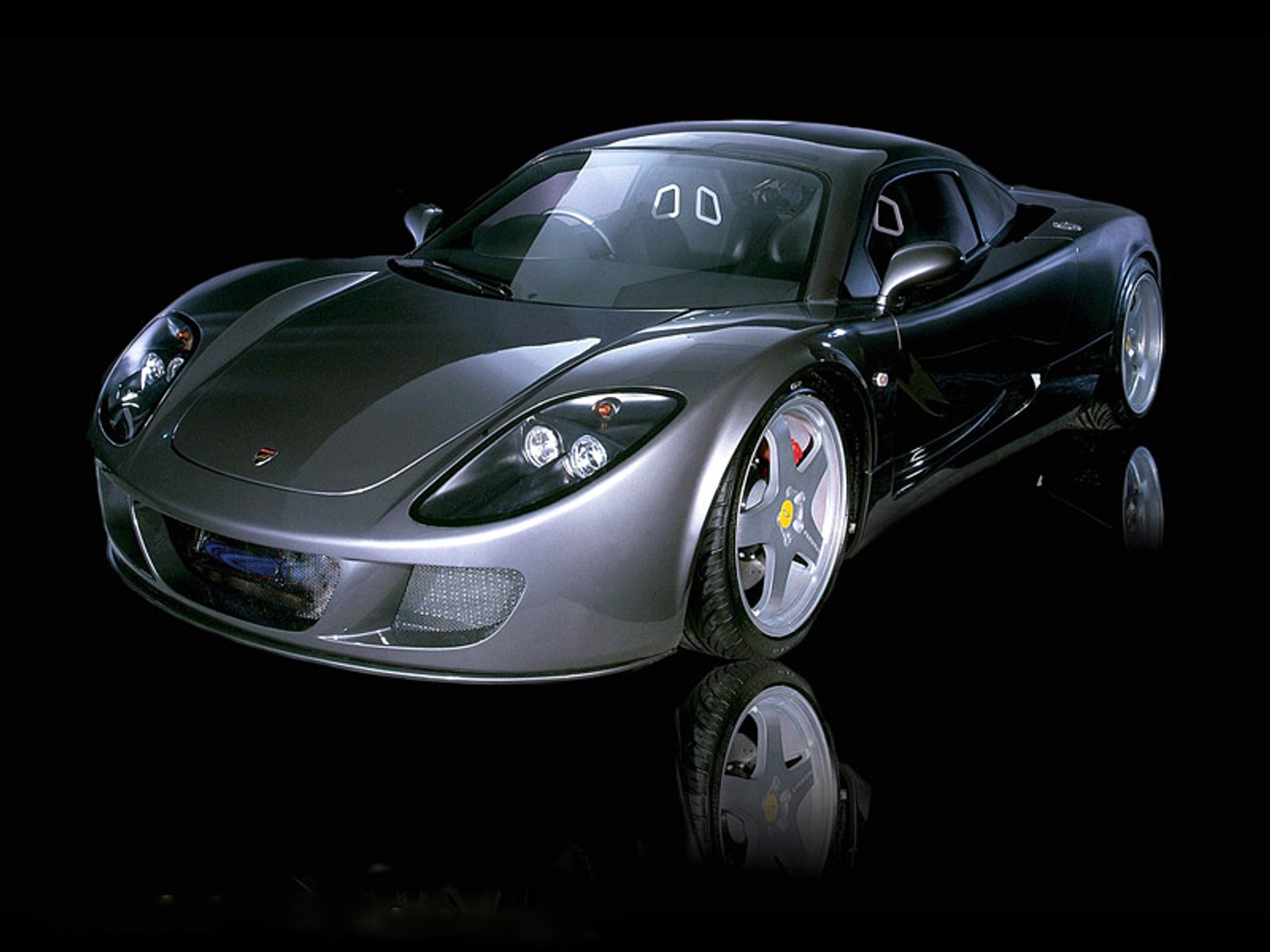 Roszada na Wyspach: Farboud zmienił nazwę na Farbio