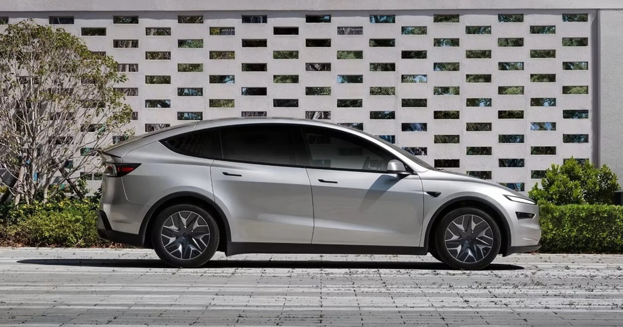 Tesla Model Y w wydłużonej wersji L