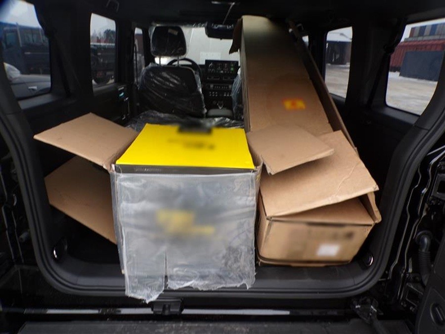 W autach przewożono niezgłoszone do oclenia części zamienne