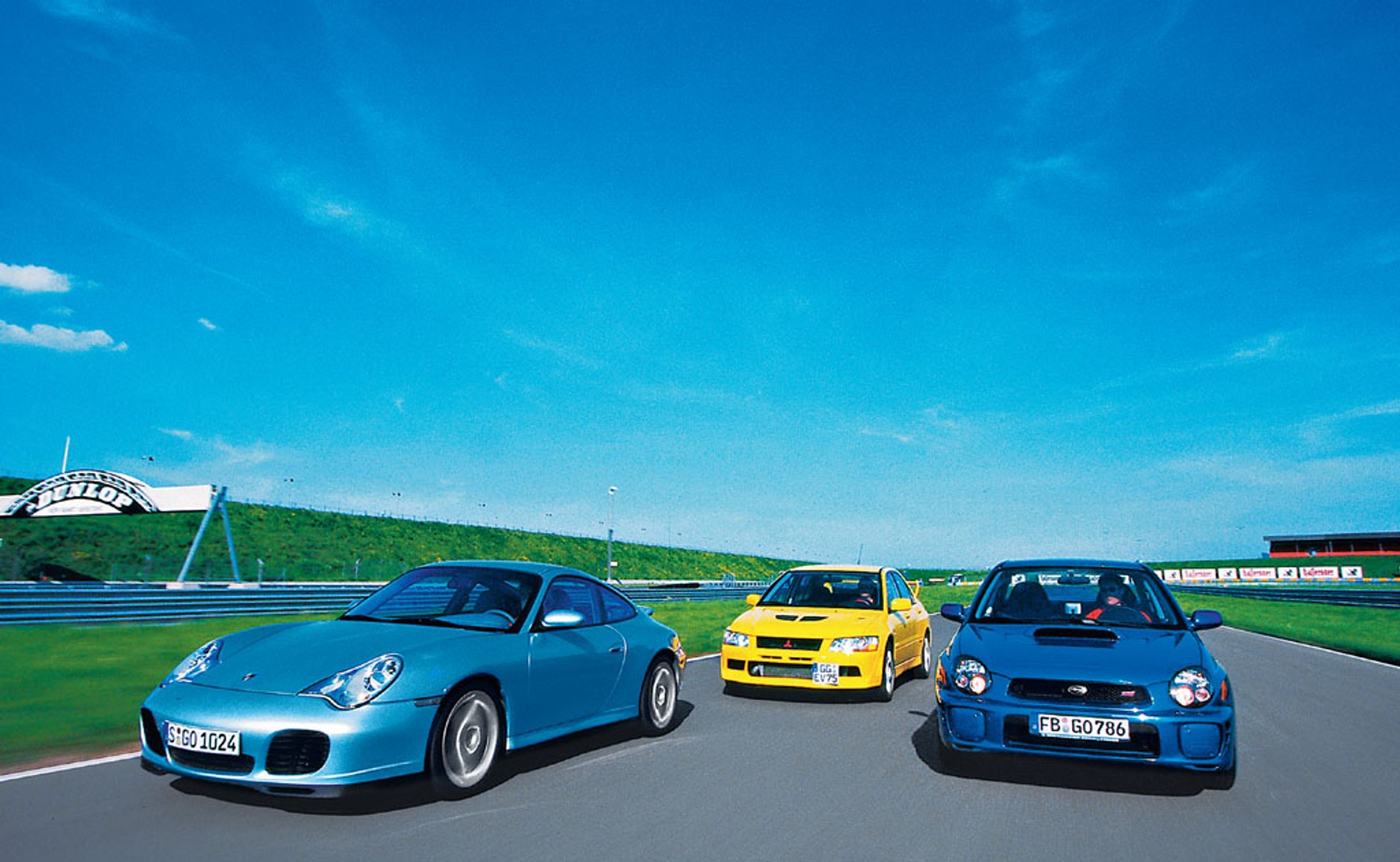 Używki w pełni legalne: Mitsubishi Lancer EVO VII kontra Porsche 911 Carrera i Subaru Impreza WRX STI