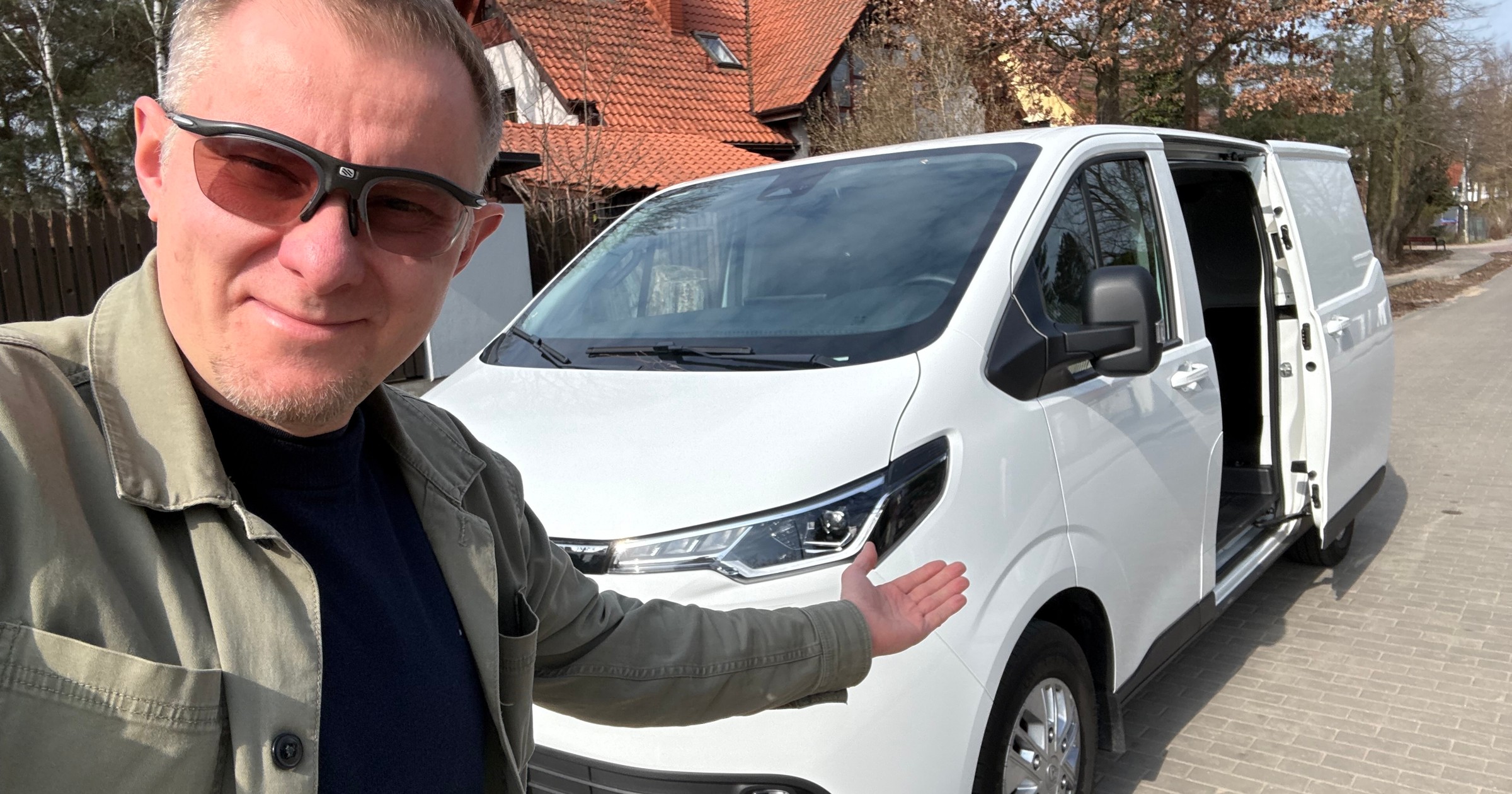 Oto Maxus e-Deliver 7, furgon o długości ponad 5,3 m. Jak jeździ? Wrażenń jest więcej niż za kierownicą osobówki