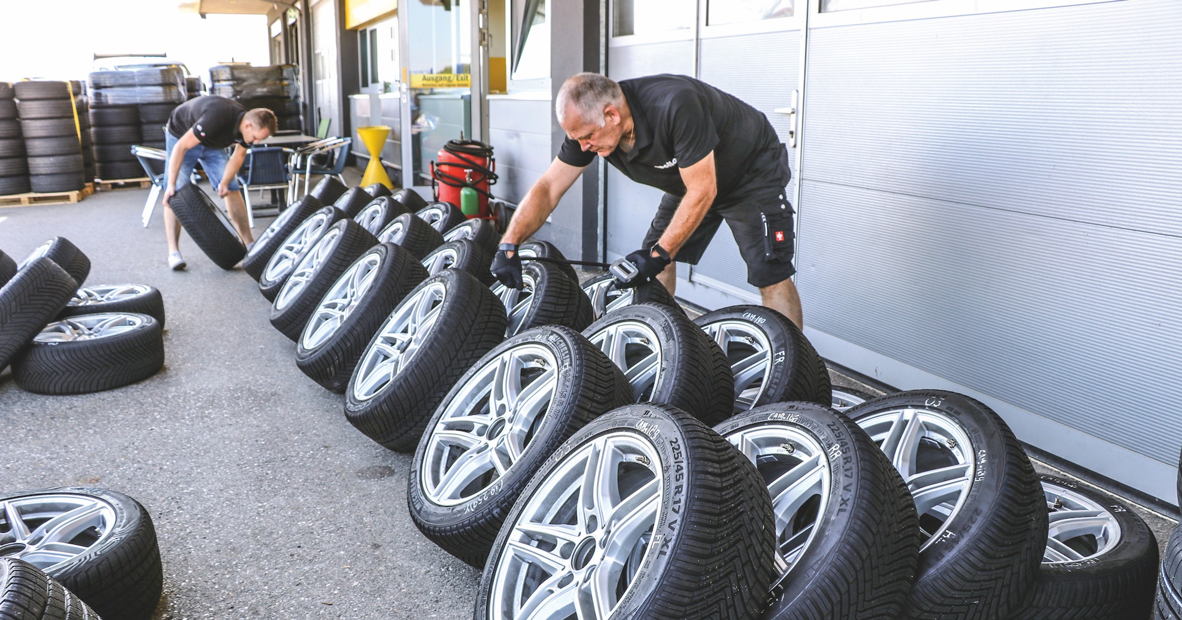 Test opon letnich 2022. Opony w rozmiarze 215/55 R17