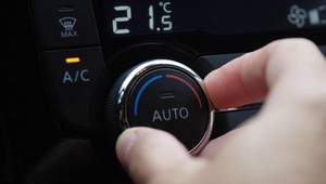Stary patent taksówkarzy na upał. Tak szybko i tanio schłodzisz auto
