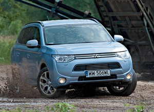 Test Mitsubishi Outlandera PHEV - Czy z prądem jeździ się taniej?