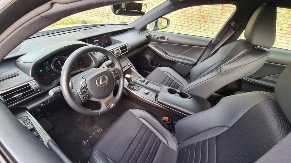 Lexus IS 300h