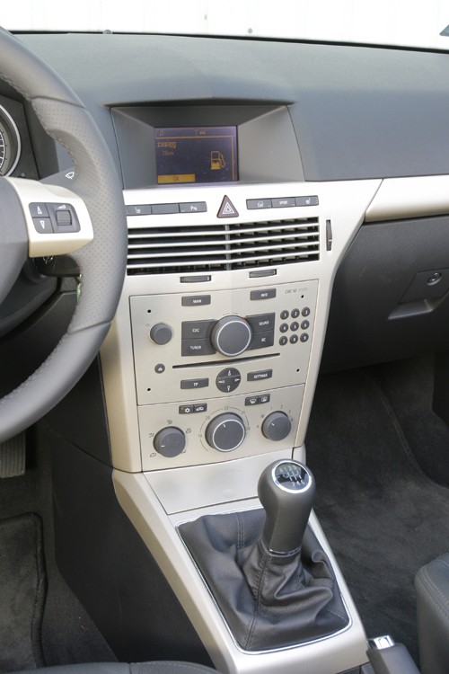 Opel Astra TT kontra VW Eos - Kabriolety na zimowe dni