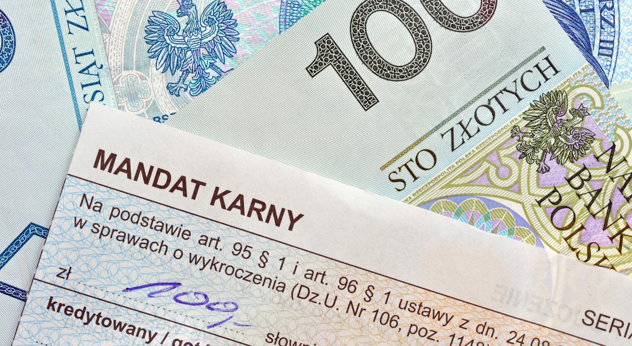 Najniższe mandaty dla kierowców, czyli za co zapłacisz 100 zł kary?