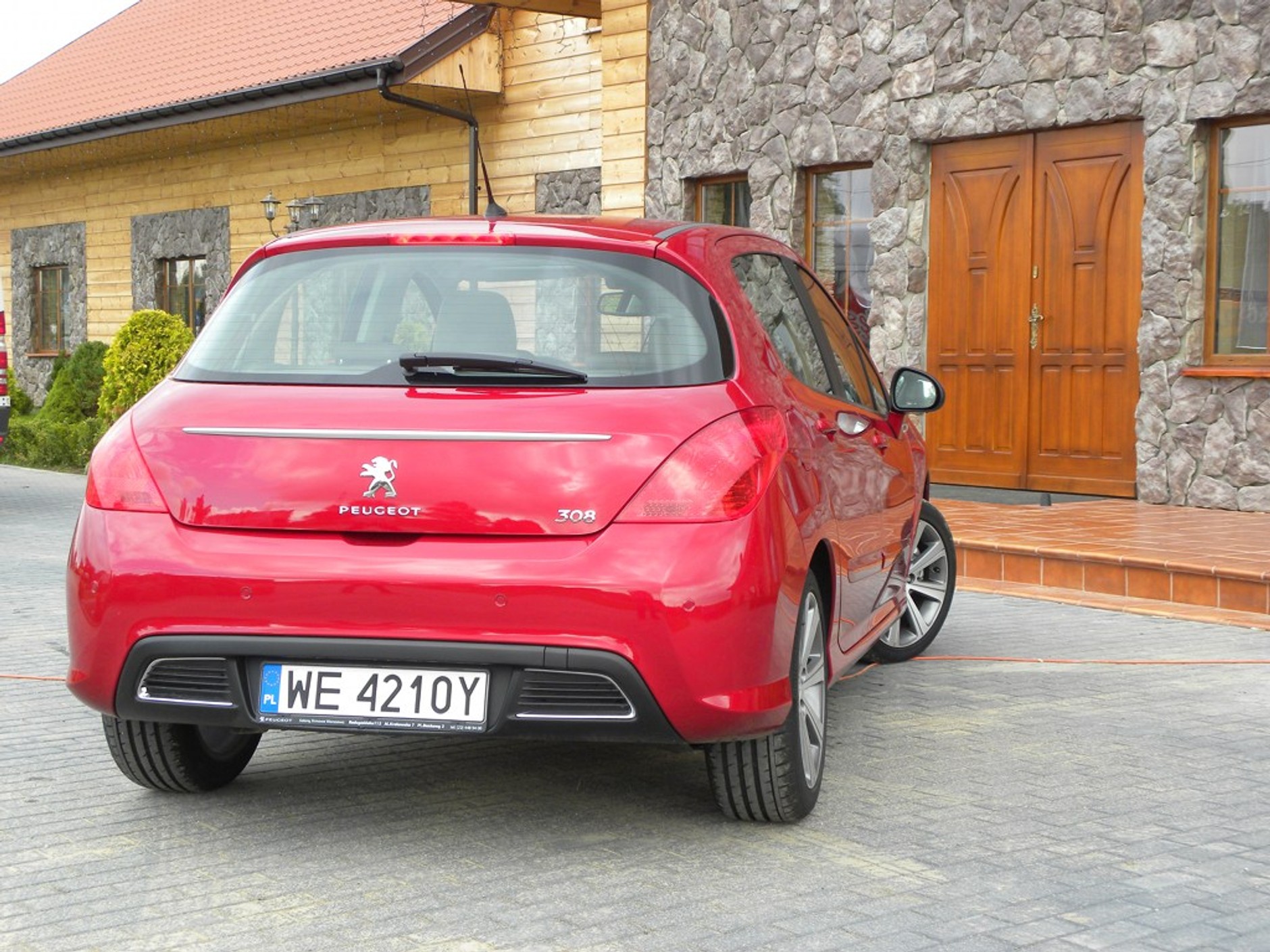 Peugeot 308 FL: Świeża twarz