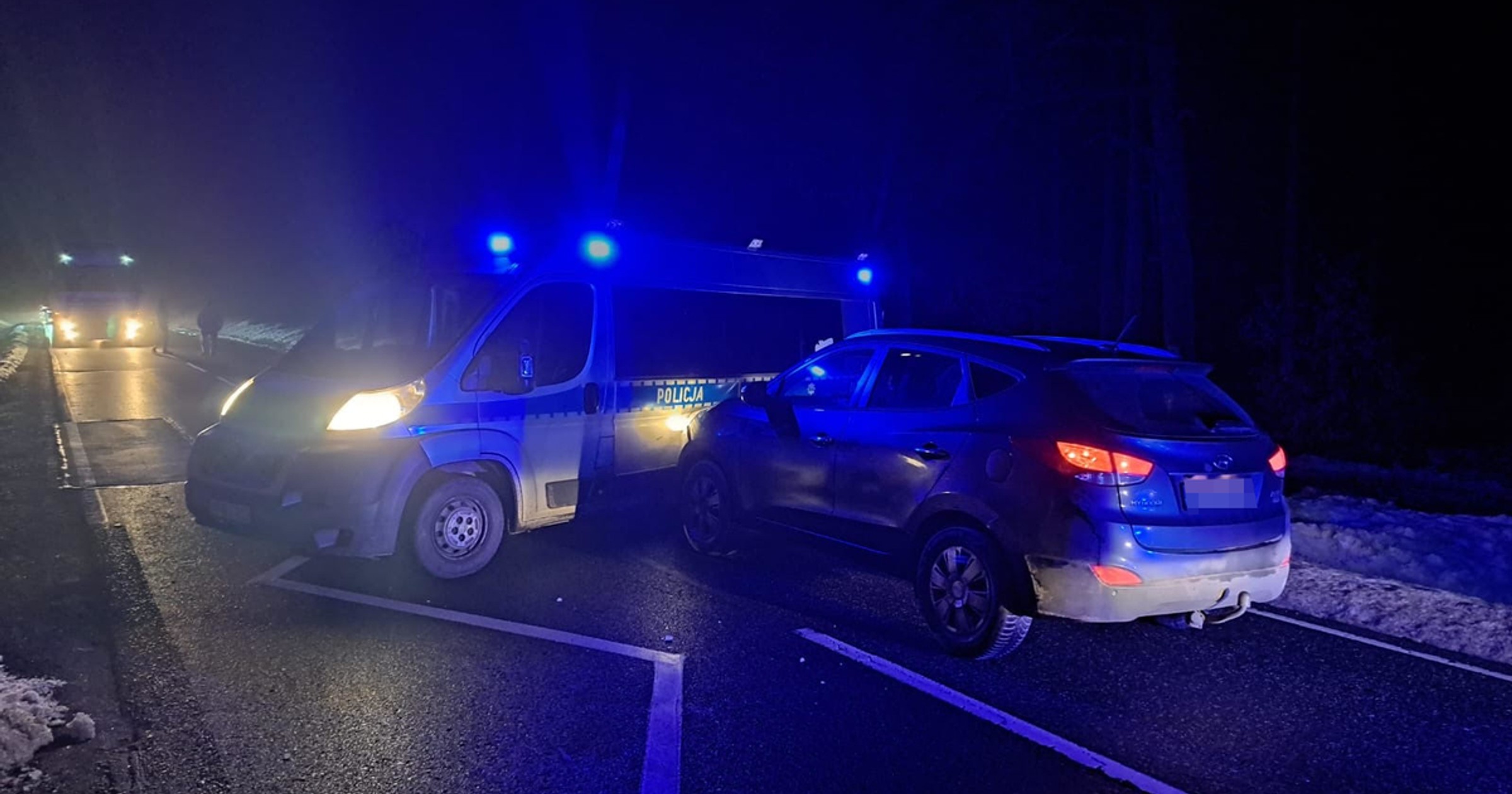 Nastolatek uciekał przed policją samochodem matki. Uderzył w radiowóz