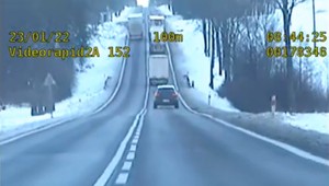 Nie wytrzymał jazdy za traktorem. Dostał 5 tys. zł mandatu [Nagranie]