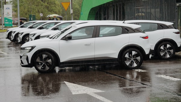 Kraków wybrał auta elektryczne. Urzędnicy nie zdecydowali się na najtańszą wersję