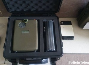 Policjanci znaleźli 39 "walizek" i dwa Audi. Miał sprzęt do kradzieży prawie każdego auta