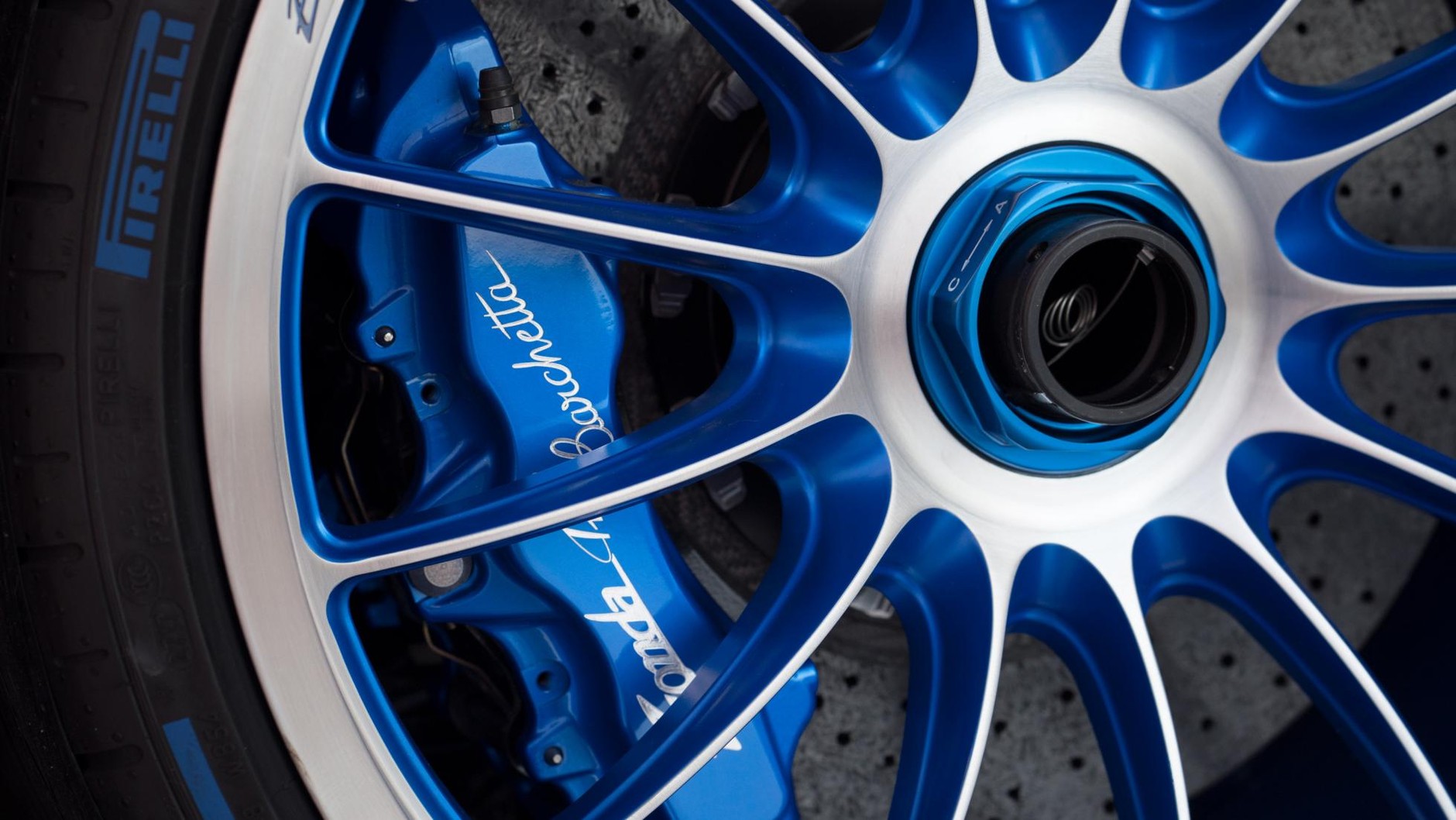 Mało konsekwentne Pagani. Nadjeżdża ekscytująca HP Barchetta