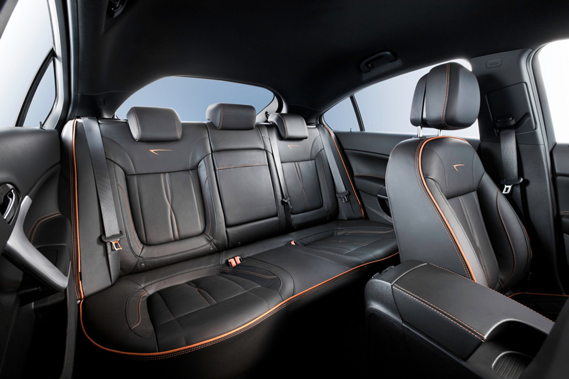 Opel Insignia z nowymi silnikami i wyposażeniem