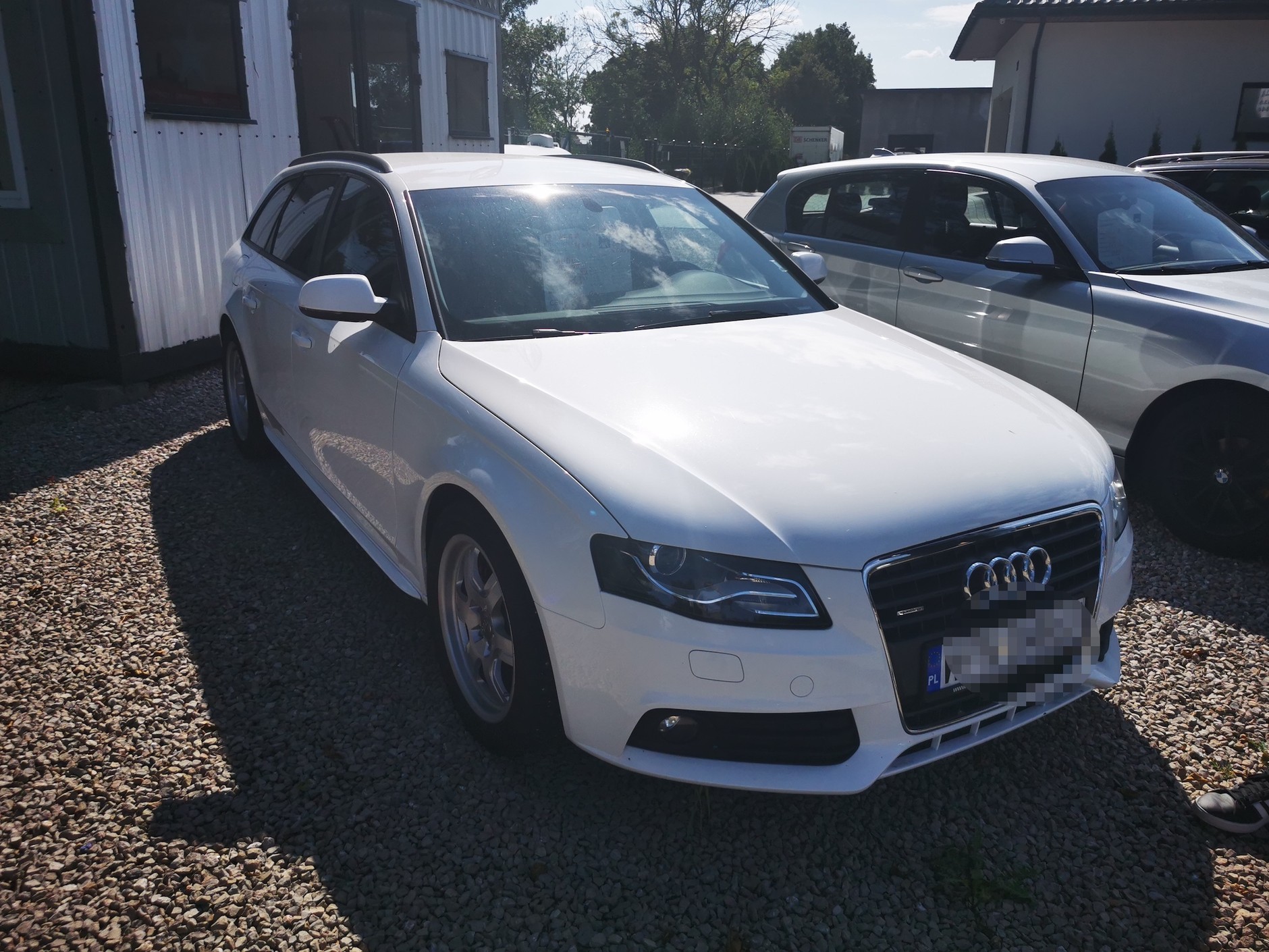 Audi A4 Avant Quattro - biały "szwed" z silnikiem benzynowym. Miły sprzedawca, ale auto pokolizyjne i podrdzewiałe