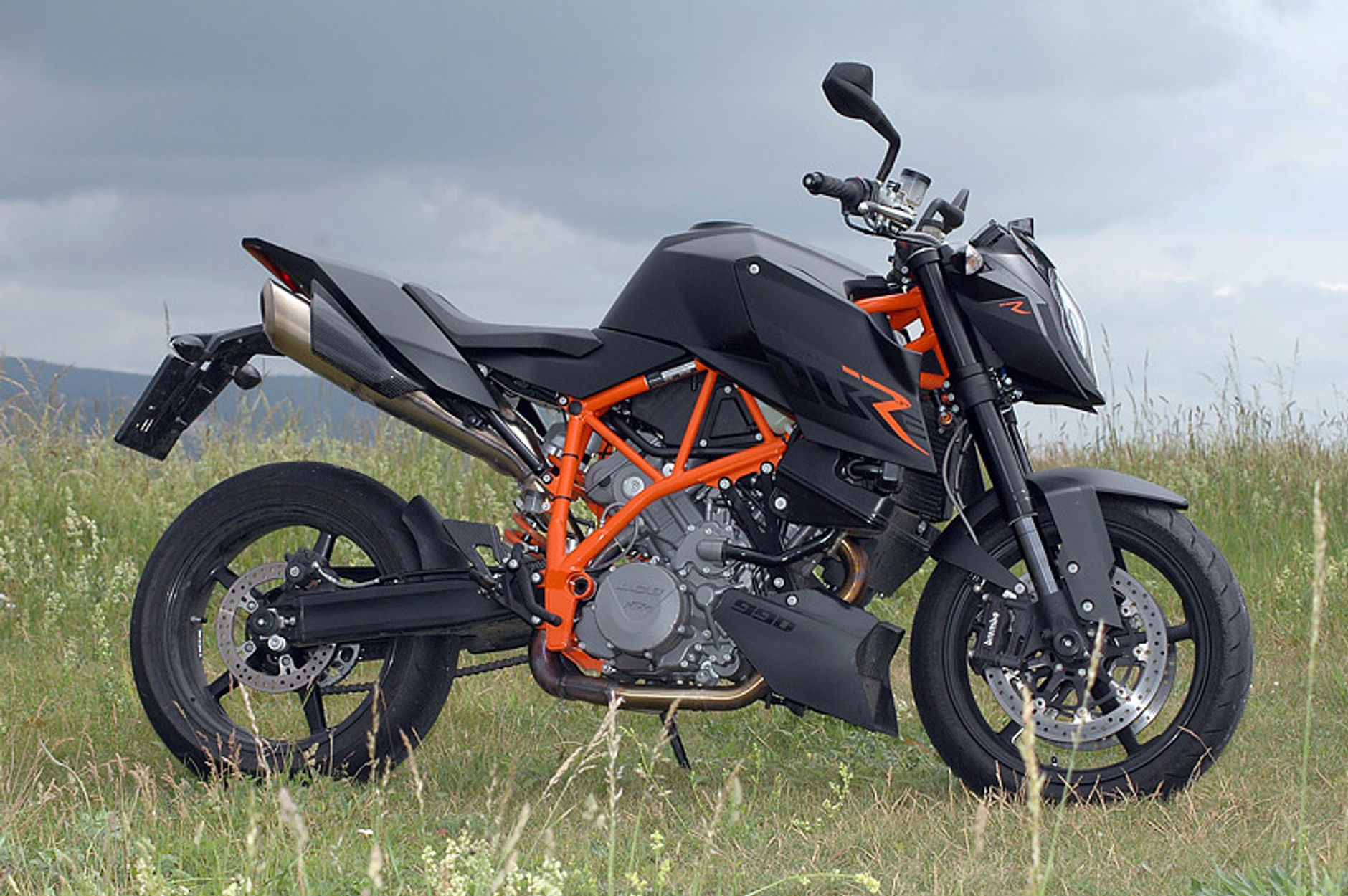 KTM 990 SuperDuke R: Ready to Race