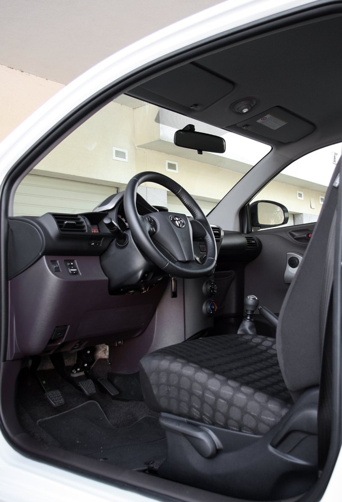 Test: Toyota iQ 1,0 (50 kW) – Má pod čepicí