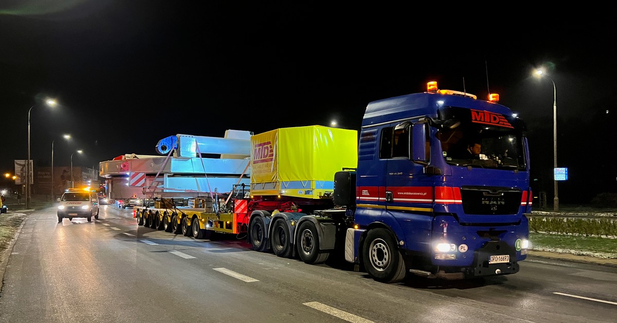 Transport gigantycznej maszyny TBM w Warszawie