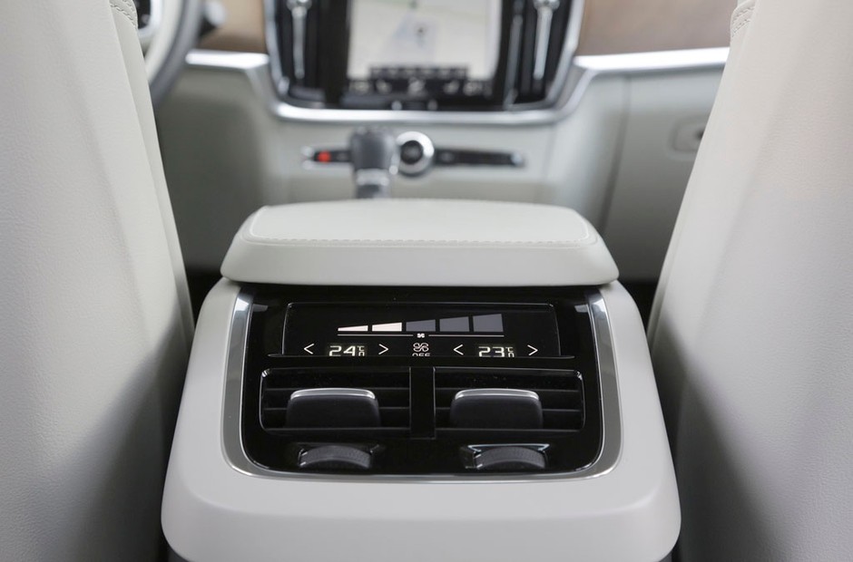 Volvo S90 D4 - inny wymiar luksusu