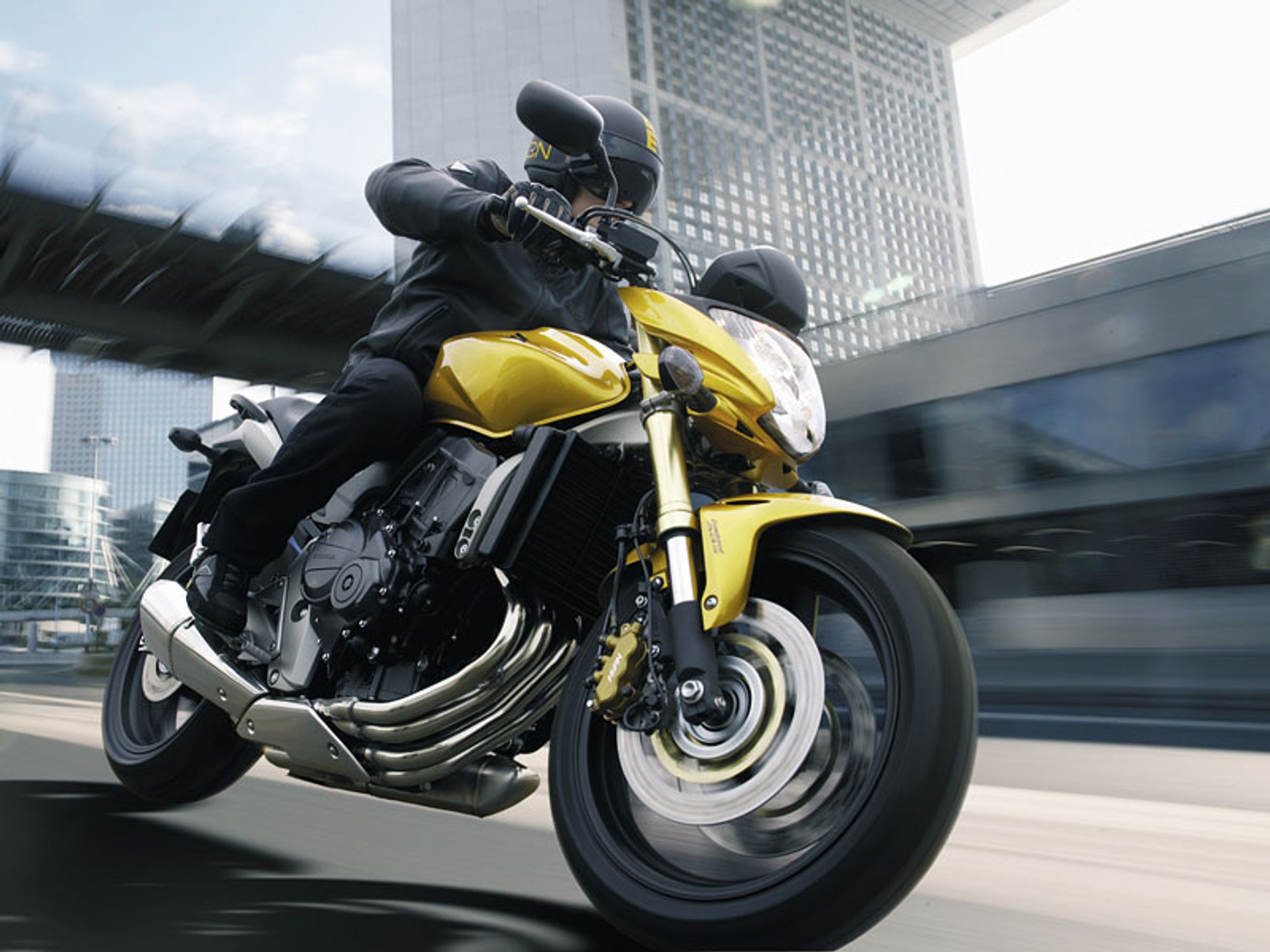 Honda CB600F Hornet: szerszeń z nowymi skrzydłami