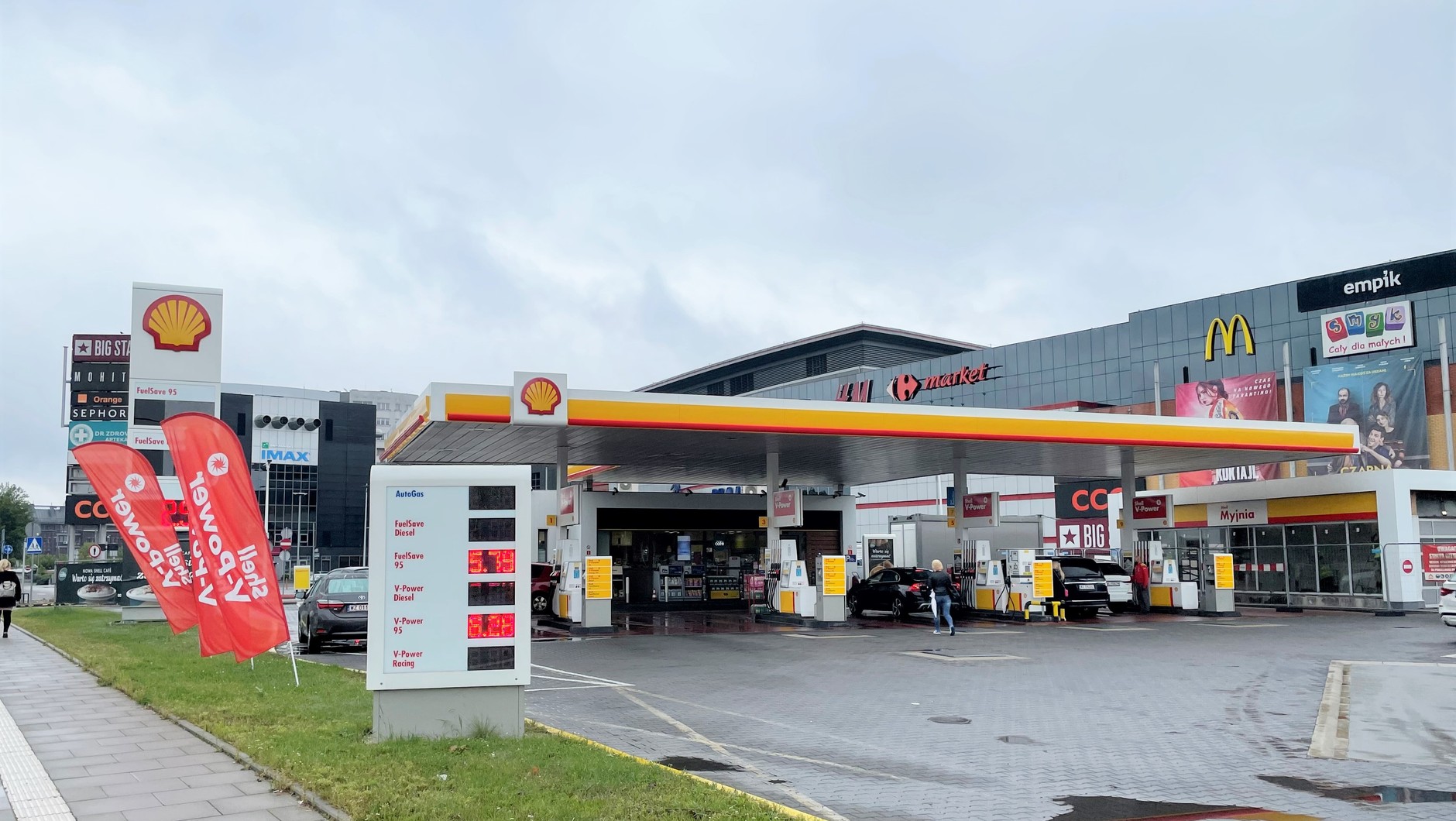 Stacja paliw Shell z myjnią