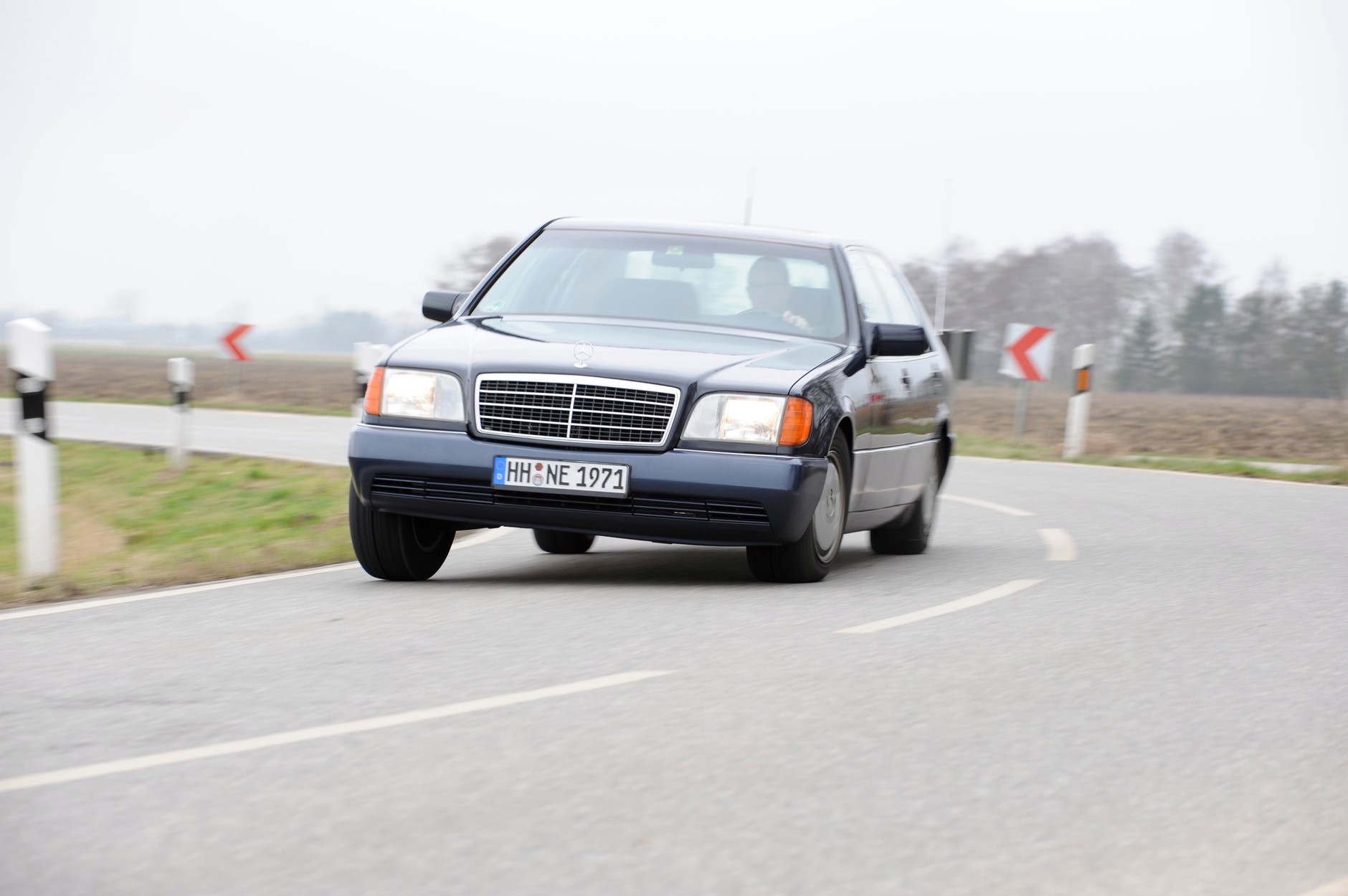Mercedes 400 SEL W140 - Dlaczego warto jeździć youngtimerem?