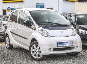 Zwiedziliśmy komisy. Szukaliśmy możliwie najtańszego używanego auta elektrycznego