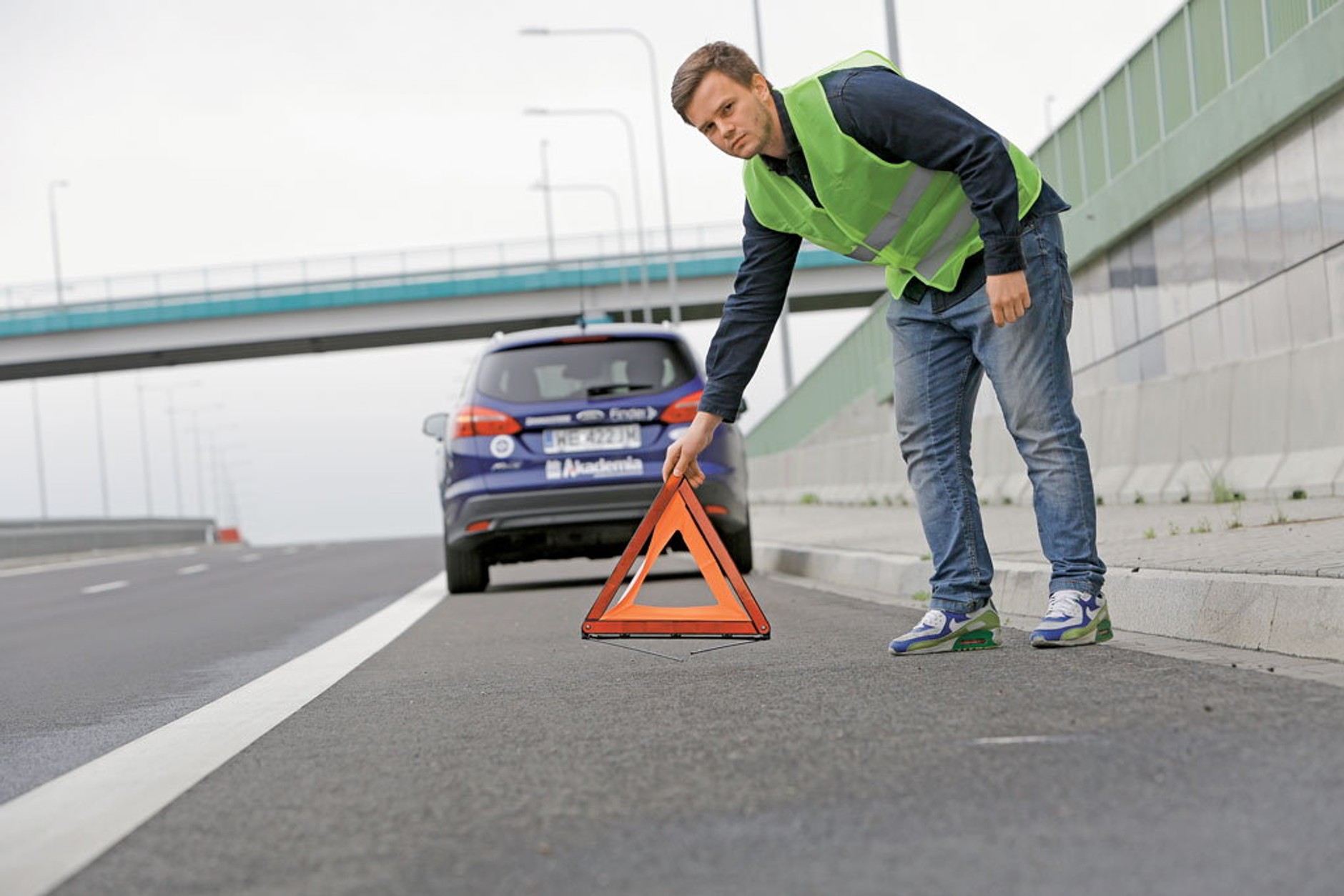 Jak na autostradzie sygnalizować awarię?