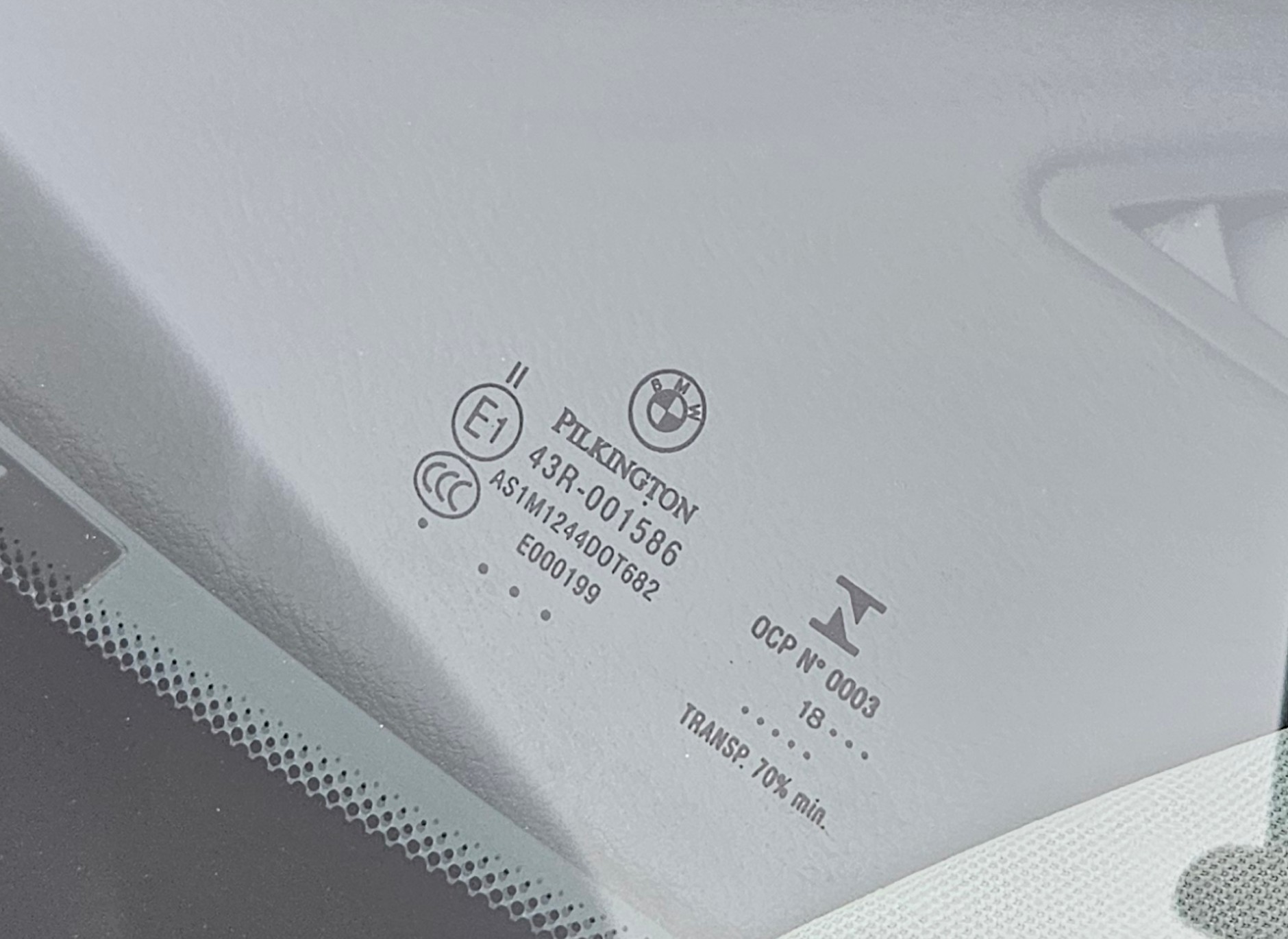 Szyba oryginalna, ale nie fabryczna