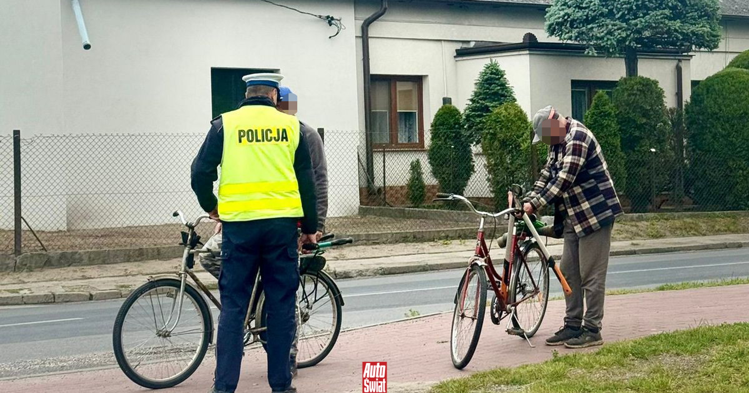 Policjant prosił. I tak pojechali. Po 2500 zł za rower i promile. A prawko?