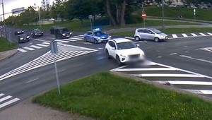 Wybiegł z auta i podbiegł do radiowozu. "Chłopiec zrobił się blady" [WIDEO]