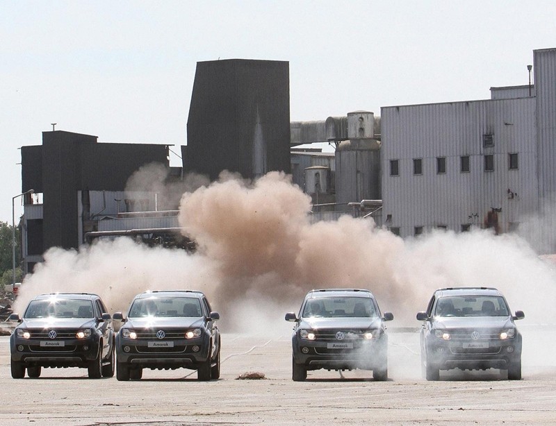 Volkswagen Amarok niszczy komin